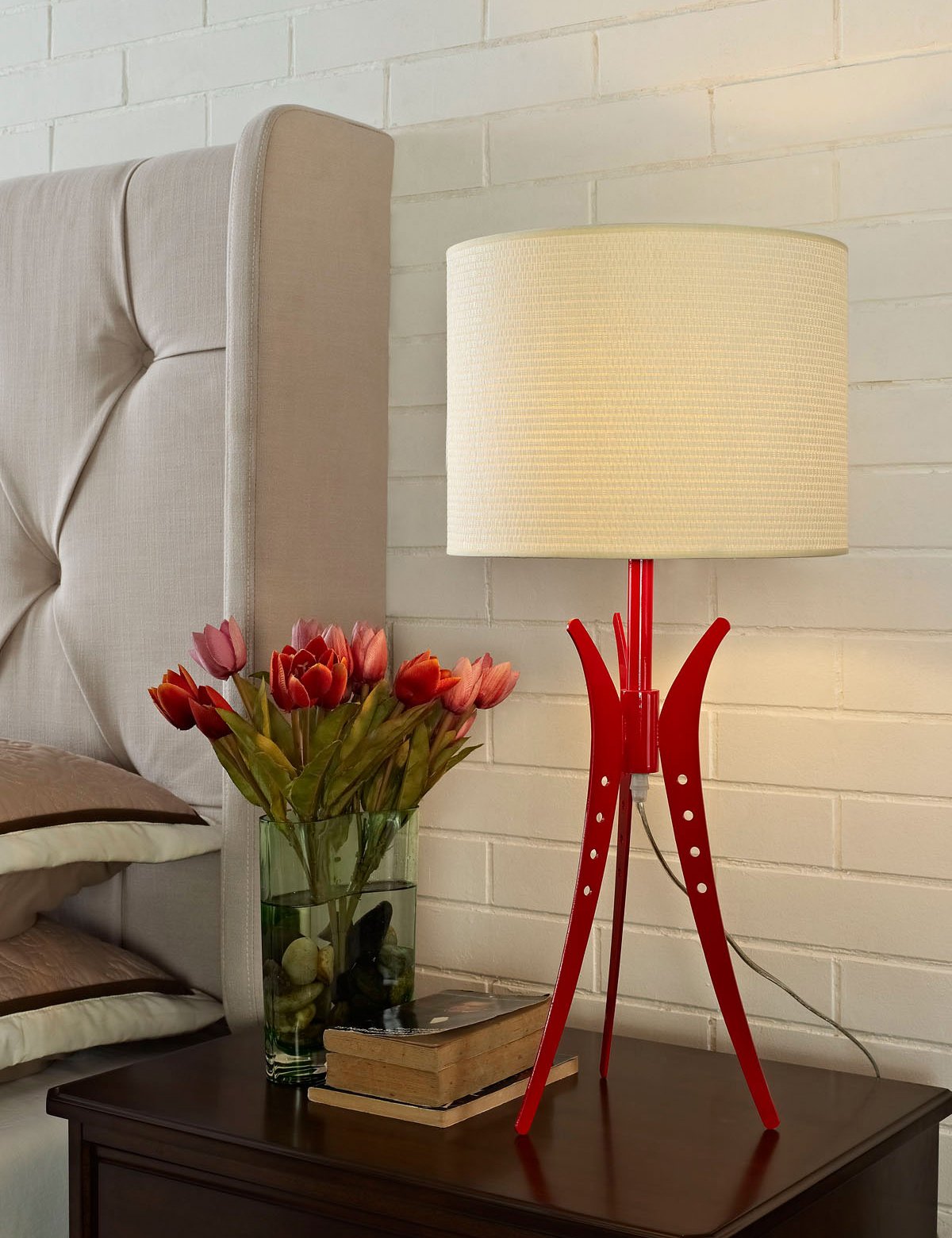 Menken Flair Table Lamp-White